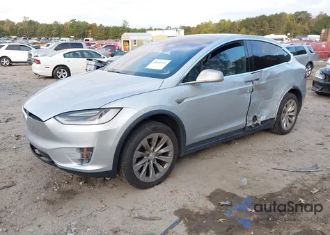2016 Tesla Model X 60D/70D/75D/90D/P100D z USA, uszkodzony, nr VIN 5YJXCBE28GF016969